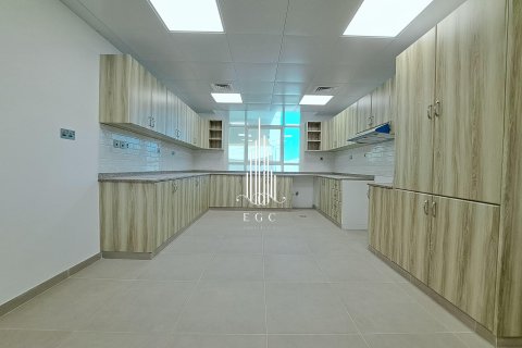 Villa te huur in Khalifa City, Abu Dhabi, VAE 6 slaapkamers, 471.5 vr.m., nr 457560 - foto 6