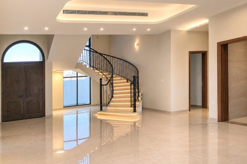 Kuća u nizu u gradu Dubai, UAE 5 spavaće sobe, 1211.64 m2 Br. 749885 - Slika 2