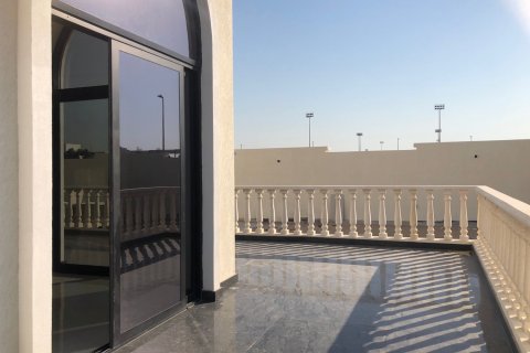 Kuća u nizu u gradu Dubai, UAE 5 spavaće sobe, 1211.64 m2 Br. 749885 - Slika 9