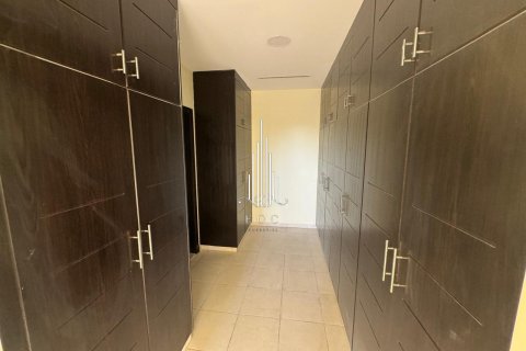 Villa Baniyas, Abu Dhabijā, AAE 8 istabas, 1207.7 m2 Nr. 517683 - attēls 25