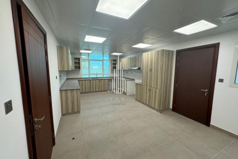 Huvila Khalifa City, Abu Dhabi, Arabiemiraatit 6 makuuhuonetta, 836.1 m2 № 517684 - kuva 11