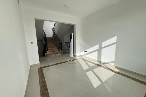 Huvila Khalifa City, Abu Dhabi, Arabiemiraatit 6 makuuhuonetta, 836.1 m2 № 517684 - kuva 13