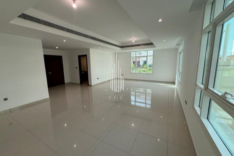 Huvila Khalifa City, Abu Dhabi, Arabiemiraatit 6 makuuhuonetta, 836.1 m2 № 517684 - kuva 2