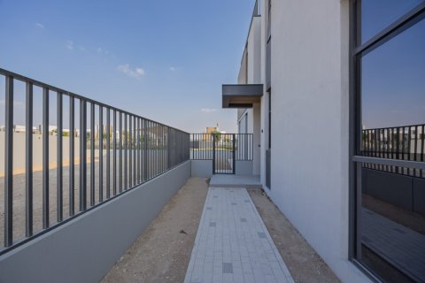 Kaupunkipientalo Mudon, Dubai, Arabiemiraatit 4 makuuhuonetta, 277 m2 № 728773