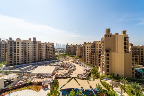 Apartament în Umm Suqeim, Dubai, EAU 3 dormitoare, 172 mp.  №696117