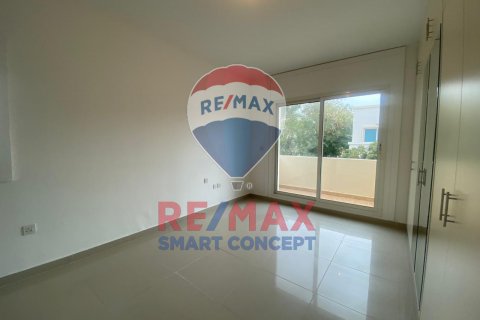 Villa à louer à Al Reef, Abu Dhabi, EAU 4 chambres, 265.5 m2 № 515830 - photo 14