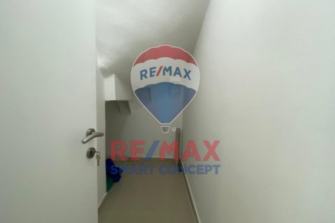 Villa à louer à Al Reef, Abu Dhabi, EAU 4 chambres, 265.5 m2 № 515830 - photo 15