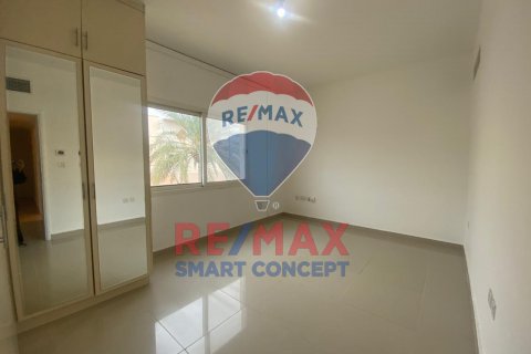 Villa à louer à Al Reef, Abu Dhabi, EAU 4 chambres, 265.5 m2 № 515830 - photo 13