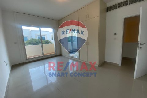 Villa à louer à Al Reef, Abu Dhabi, EAU 4 chambres, 265.5 m2 № 515830 - photo 6
