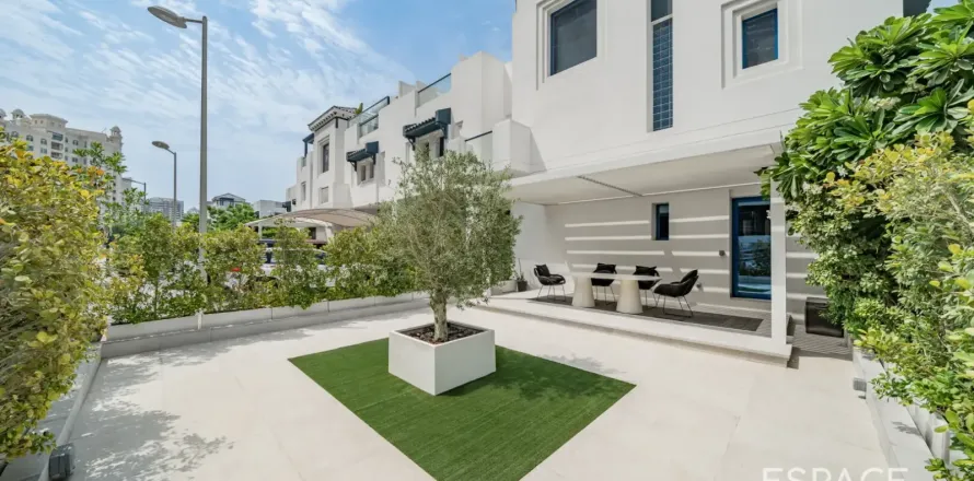 Kaupunkipientalo Palm Jumeirah, Dubai, Arabiemiraatit 4 makuuhuonetta, 347 m2 № 661000