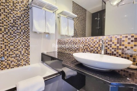 Apartment til salg i Downtown Dubai (Downtown Burj Dubai), Dubai, UAE 2 soveværelser, 106.2 kvm № 707609 - foto 7