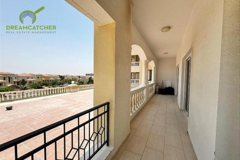 Apartment til salg i Al Hamra Village, Ras Al Khaimah, UAE 2 soveværelser, 115.6 kvm № 512547 - foto 2