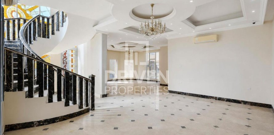 Al Quoz, Dubai, UAE의 빌라 950.03제곱미터 번호 768337
