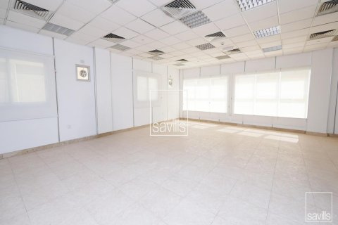 Office in Mussafah, Abu Dhabi, UAE 385.92 sq.m. № 748196 - photo 3