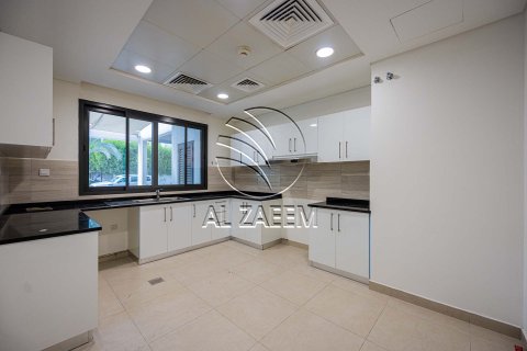 Vila u Abu Dhabi, UAE 5 spavaćih soba, 289 m2 Br. 725761 - fotografija 2