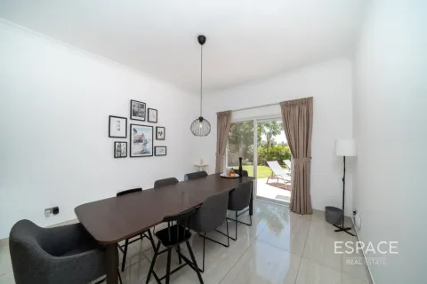 Vila di Meadows, Dubai, UEA 5 kamar tidur, 343 m2 nomor 738237 - foto 5