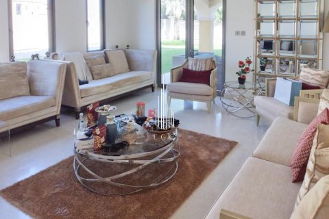 Villa sa Saadiyat Island, Abu Dhabi, UAE 5 silid-tulugan, 542 sq.m. № 513981 - larawan 2