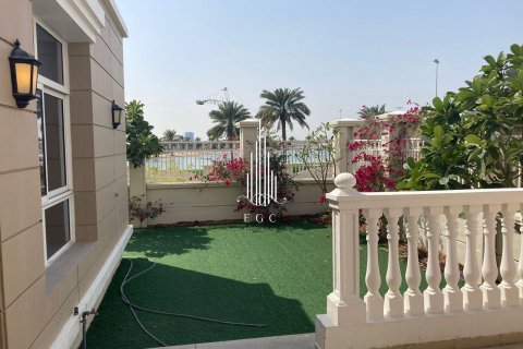 Villa in Khalifa City, Abu Dhabi, UAE 5 bedrooms, 519 sq.m. № 514018 - photo 4