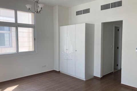 Villa in Khalifa City, Abu Dhabi, UAE 5 bedrooms, 519 sq.m. № 514018 - photo 10