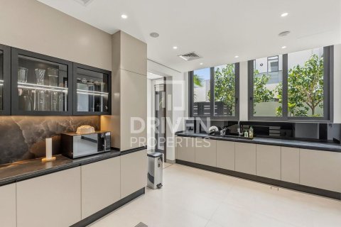 Nadd Al Sheba, Dubai, BAE’de satılık villa 5 yatak odası, 930.24 m&sup2; No 765242 - fotoğraf 12