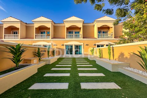 Ridamaja asukohaga Jumeirah Village Triangle, Dubai, AÜE: 2 magamistoaga, 152 m² Nr 763175