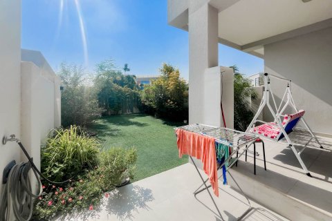 טאונהאוס ב Dubai Land, Dubai, איחוד האמירויות 3 חדרי שינה, 197.6 מ