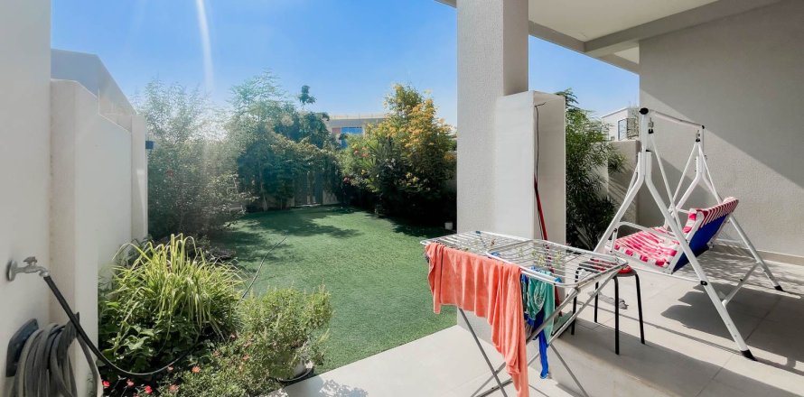 Таунхаус в Dubai Land, Дубай, ОАЕ 3 спальні, 197.6м2 № 749175