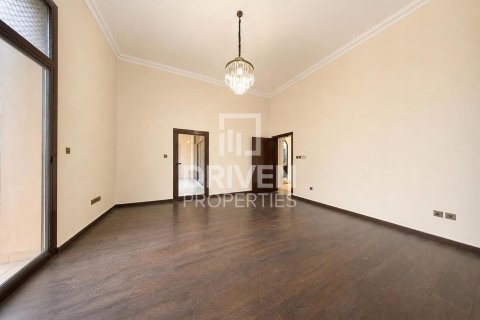 Villa te huur in Al Khawaneej, Dubai, VAE 5 slaapkamers, 557.42 vr.m., nr 746598 - foto 10