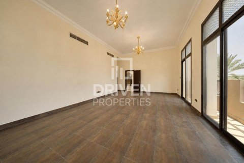 Villa te huur in Al Khawaneej, Dubai, VAE 5 slaapkamers, 557.42 vr.m., nr 746598 - foto 15