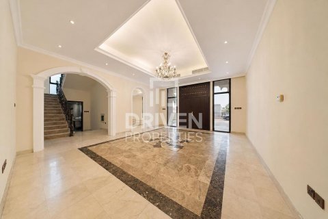 Villa te huur in Al Khawaneej, Dubai, VAE 5 slaapkamers, 557.42 vr.m., nr 746598 - foto 3