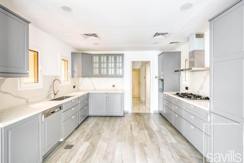 Vila v The Lakes, Dubai, SAE 6 spální, 707.27 m2 č. 747757 - Fotografia 5