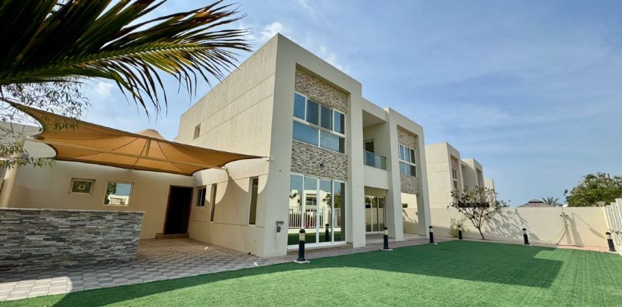 Villa a Ras Al Khaimah, EAU 4 camere da letto, 443 mq. № 734994