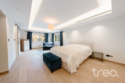 Vila di Meadows, Dubai, UAE 4 bilik tidur, 343.74 meter persegi № 741018 - foto 15