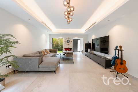 Vila di Meadows, Dubai, UAE 4 bilik tidur, 343.74 meter persegi № 741018 - foto 2