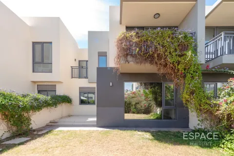 ویلا در Dubai Hills Estate، Dubai ، امارات متحده عربی 3 خوابه ، 211 متر مربع.  شماره 738403