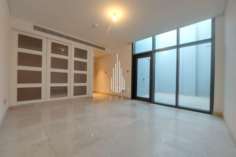 Таунхаус Tourist Club Area, Абу-Даби, БАӘ-да 4 жатын бөлмелер, 321.3 м² № 514031 - фото 2