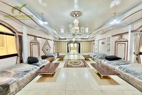 Βίλα σε Seih Al Uraibi, Ras Al Khaimah, ΗΑΕ 10 υπνοδωμάτια, 2694.2 τ.μ. Αρ. 512463