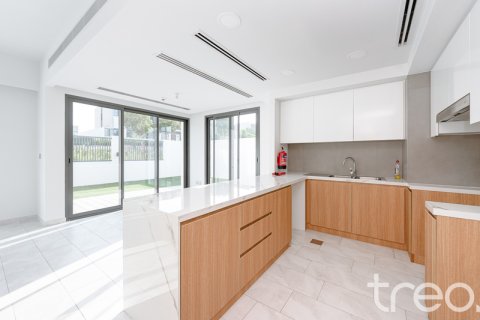 Townhouse in Dubai Land, Dubai, UAE 4 bedrooms, 215.91 sq.m. № 755498 - photo 6