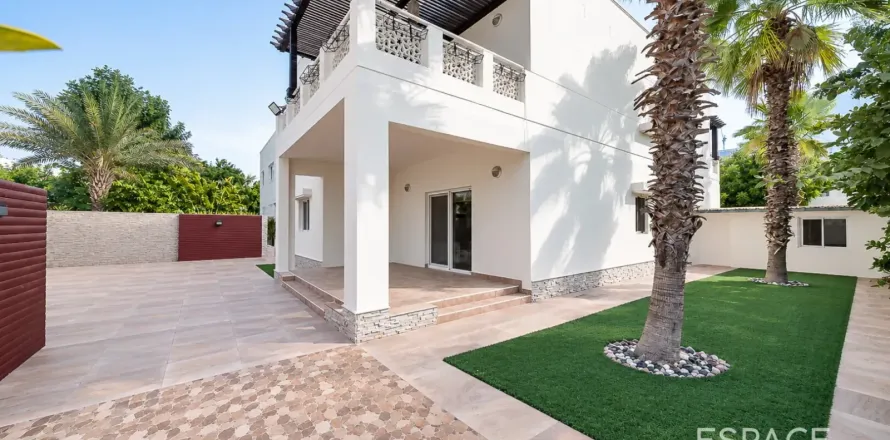Villa à Meadows, Dubai, EAU: 4 chambres, 381 m2 № 737747