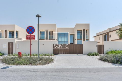 Villa a Abu Dhabi, EAU 5 camere da letto, 1322.38 mq. № 755372