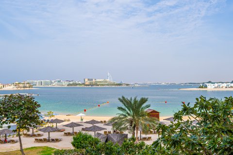 Apartment in Palm Jumeirah, Dubai, UAE 2 bedrooms, 185.61 sq.m. № 749038