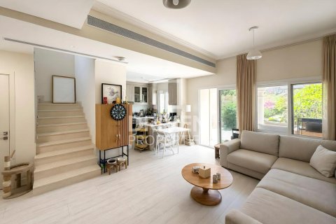 Villa in Serena, Dubai, UAE 2 bedrooms, 172.52 sq.m. № 765436