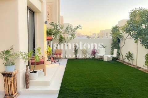 Řadový dům v Arabian Ranches, Dubai, SAE 3 ložnice, 283.72 m² Č.: 719034