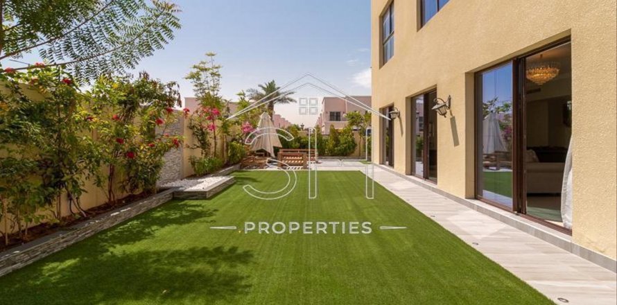 Vila v Dubai, SAE 5 spální, 470.6 m2 č. 511964