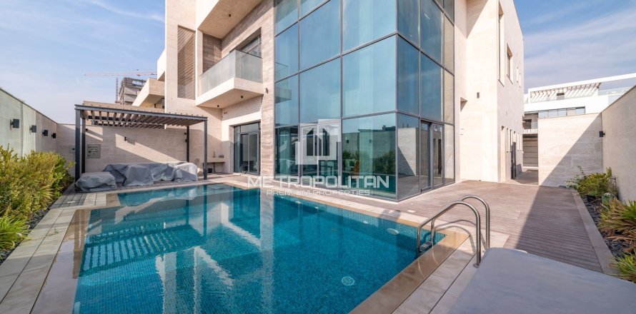 Vilë në Nadd Al Sheba, Dubai, Emiratet e Bashkuara Arabe 6 dhoma gjumi, 930 m2. № 665024