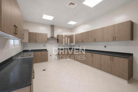Villa til salg i Jumeirah, Dubai, UAE 6 soveværelser, 1393.55 kvm № 767994 - foto 11