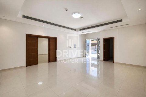Villa til salg i Jumeirah, Dubai, UAE 6 soveværelser, 1393.55 kvm № 767994 - foto 3