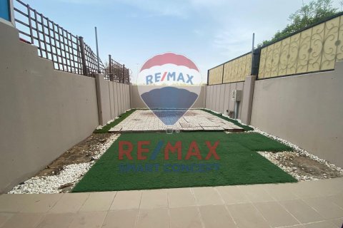 Villa in Al Reef, Abu Dhabi, UAE 3 bedrooms, 174.1 sq.m. № 515807