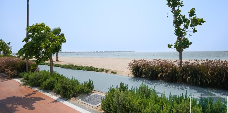Villa in Jumeirah, Dubai, VAE 4 slaapkamers, 350.99 vr.m. nr 747816
