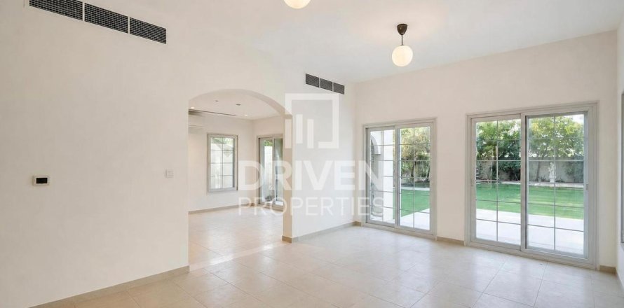 Villa em Jumeirah Village Circle, Dubai, EAU 2 quartos, 767.01 m2 № 766969